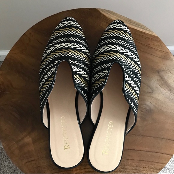 🌟LAST ONE🌟Restricted Black Mules|Textured Woven - Picture 5 of 9